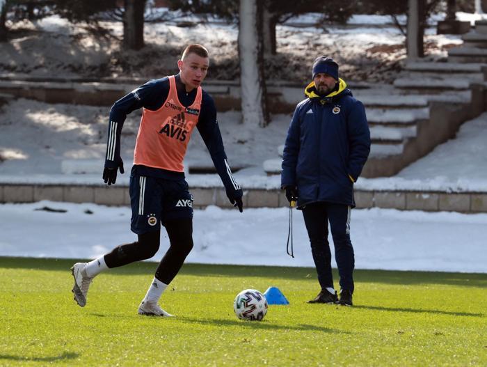 SON DAKİKA Fenerbahçenin yeni transferi Attila Szalai ilk idmanına çıktı