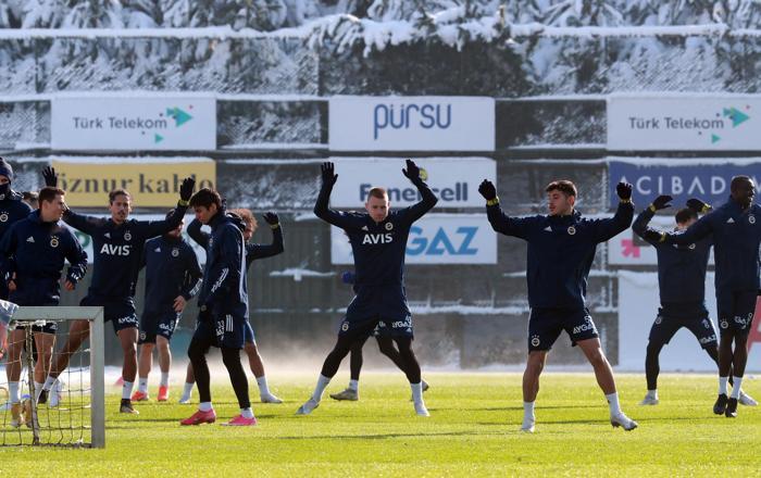 SON DAKİKA Fenerbahçenin yeni transferi Attila Szalai ilk idmanına çıktı