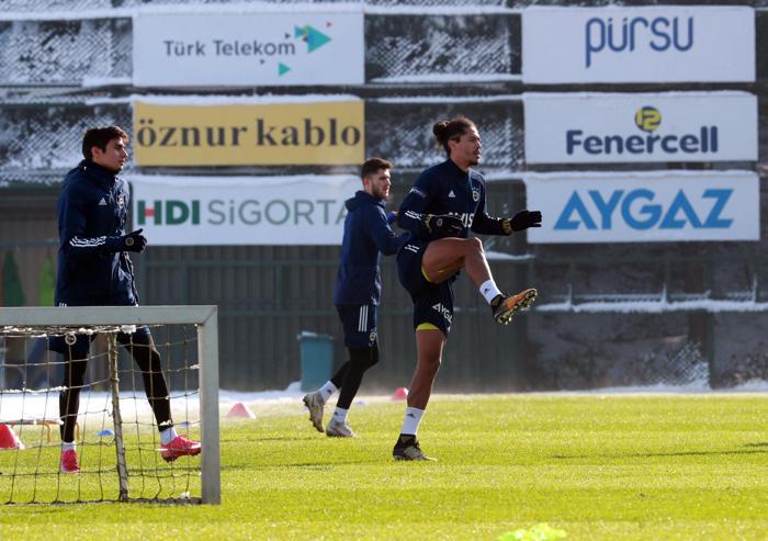 SON DAKİKA Fenerbahçenin yeni transferi Attila Szalai ilk idmanına çıktı