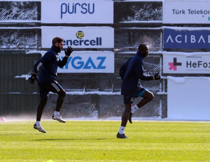 SON DAKİKA Fenerbahçenin yeni transferi Attila Szalai ilk idmanına çıktı