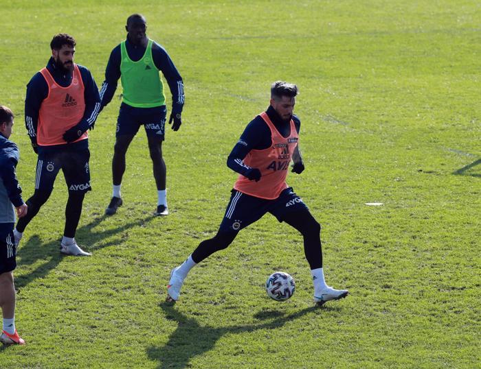 SON DAKİKA Fenerbahçenin yeni transferi Attila Szalai ilk idmanına çıktı