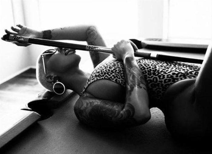 Amber Rose Instagramda olay yarattı