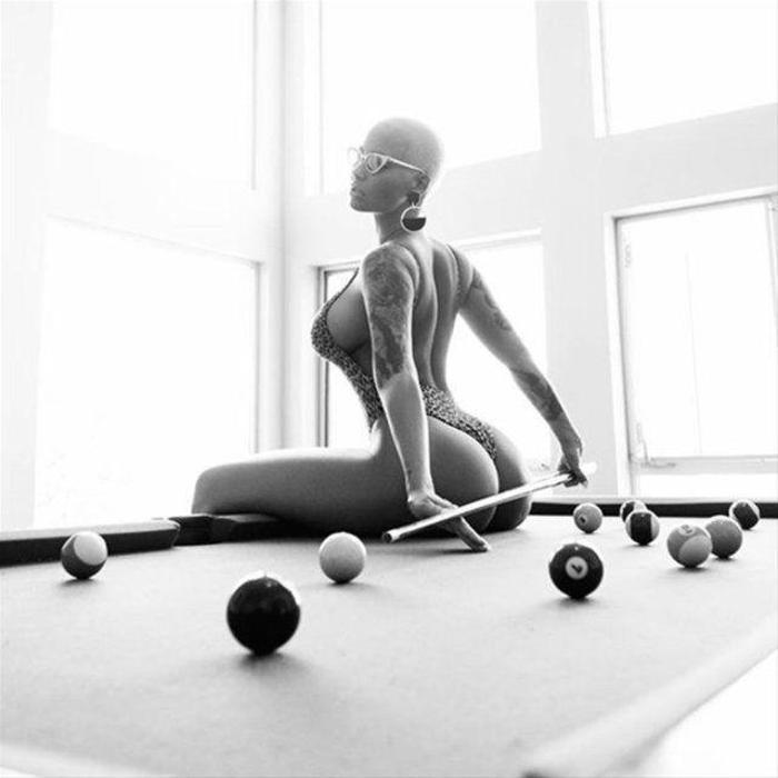 Amber Rose Instagramda olay yarattı