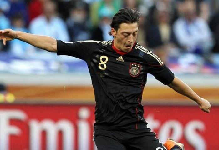 MESUT ÖZİL