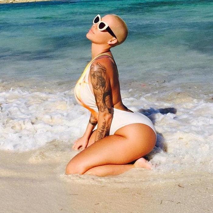 Amber Rose Instagramda olay yarattı