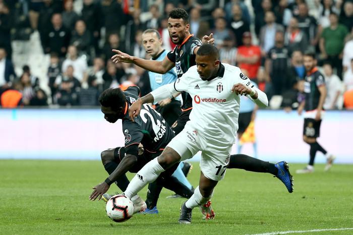 Fanatik yazarlarının Beşiktaş - Alanyaspor maçı yorumları