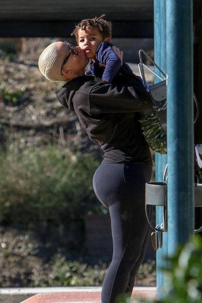 Amber Rose Instagramda olay yarattı