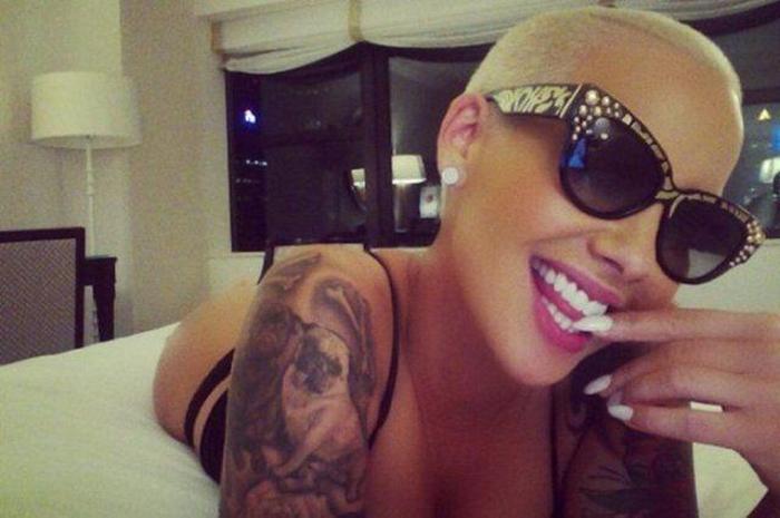 Amber Rose Instagramda olay yarattı