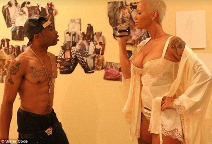 Amber Rose Instagramda olay yarattı