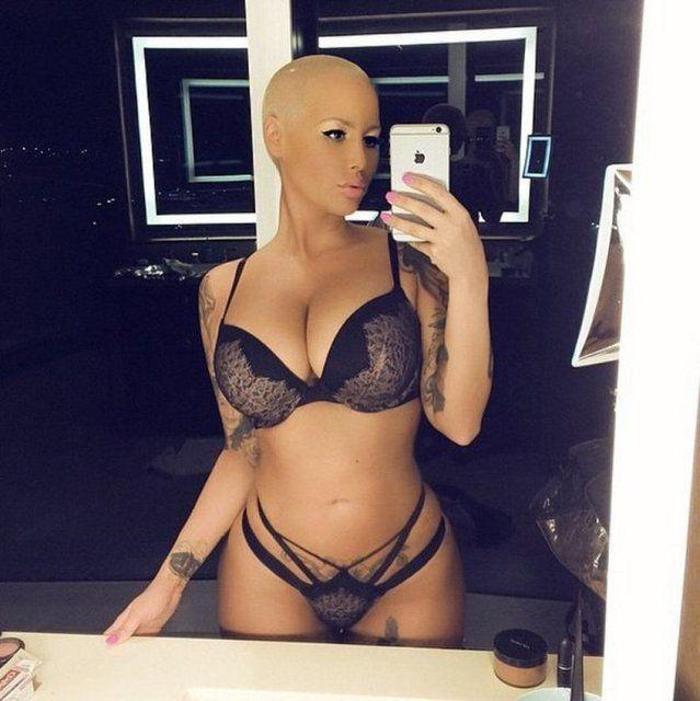 Amber Rose Instagramda olay yarattı