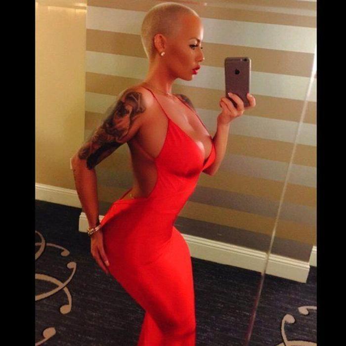Amber Rose Instagramda olay yarattı