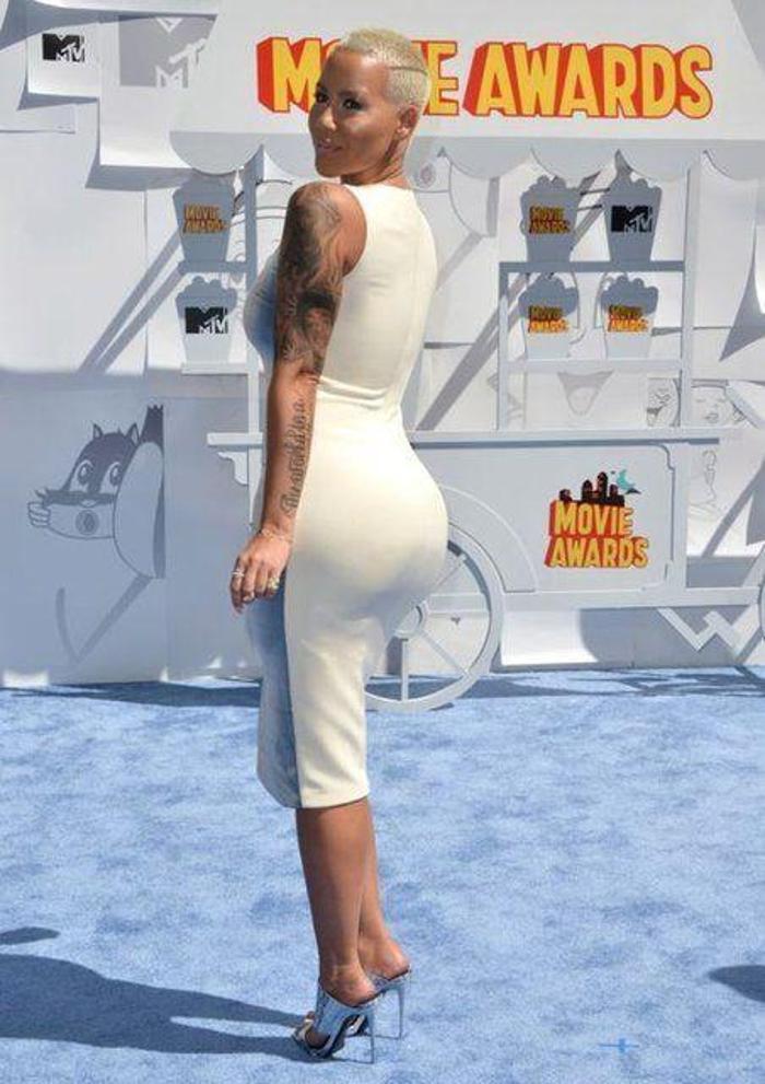 Amber Rose Instagramda olay yarattı