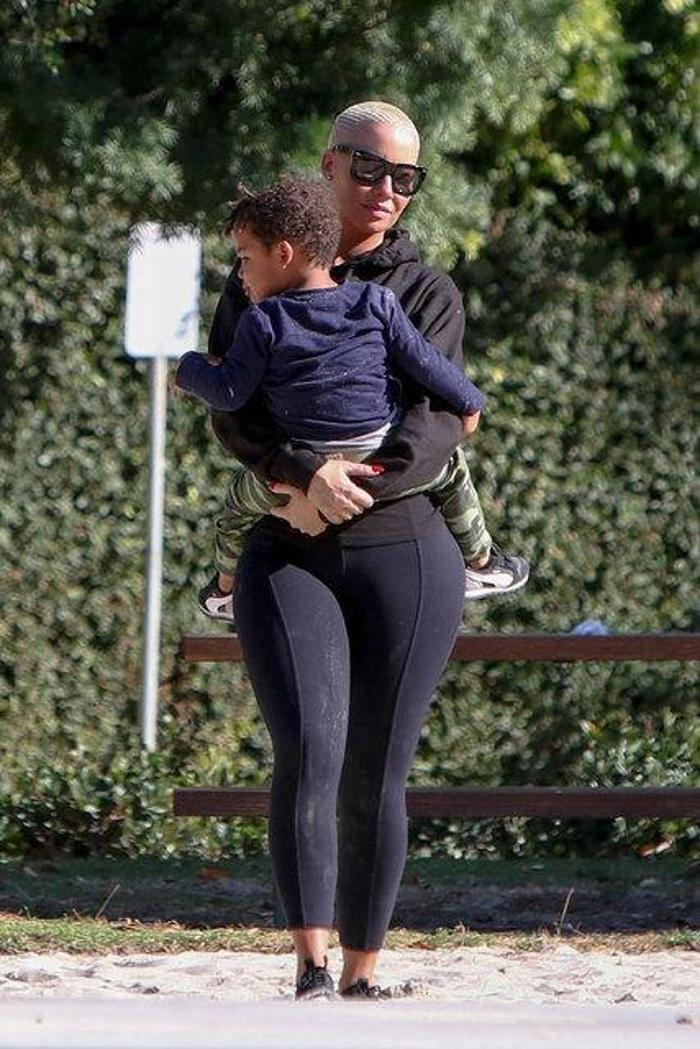 Amber Rose Instagramda olay yarattı