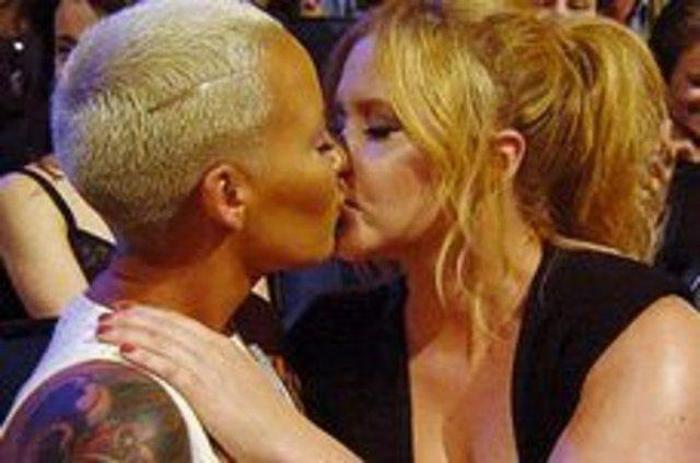 Amber Rose Instagramda olay yarattı