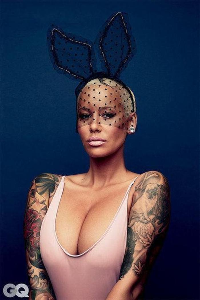 Amber Rose Instagramda olay yarattı