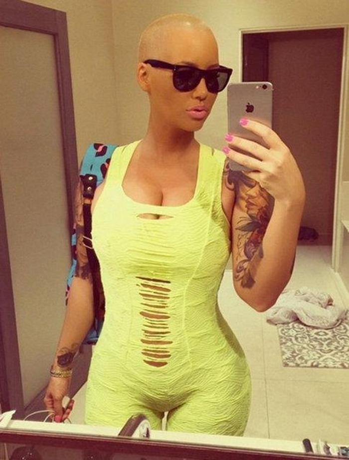Amber Rose Instagramda olay yarattı