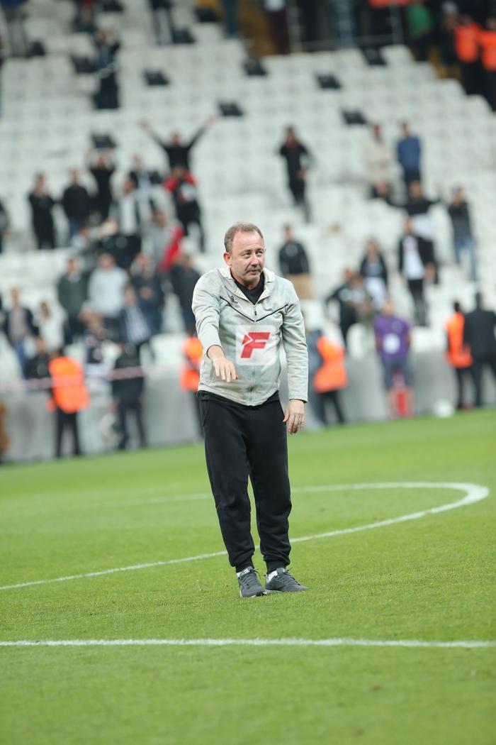 Vodafone Parkta Sergen Yalçın fırtınası Taraftar istedi, geri döndü