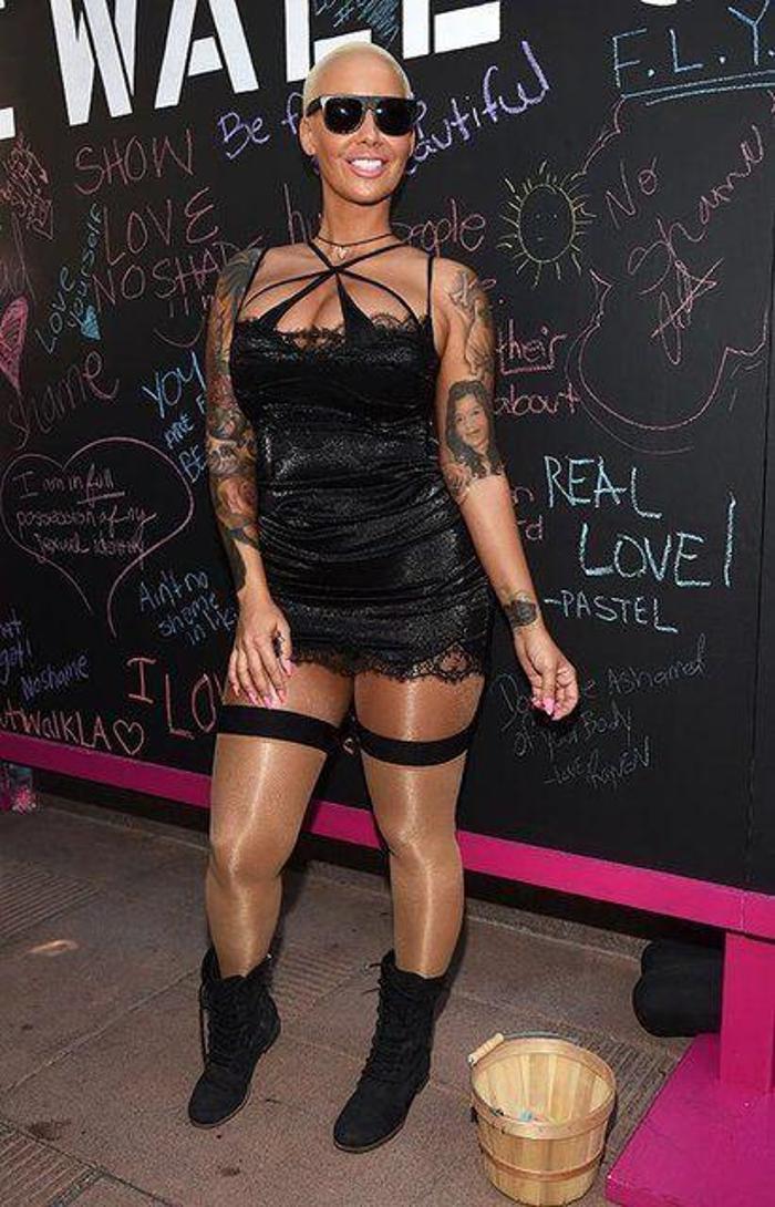 Amber Rose Instagramda olay yarattı