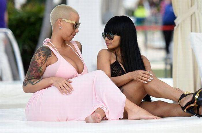 Amber Rose Instagramda olay yarattı