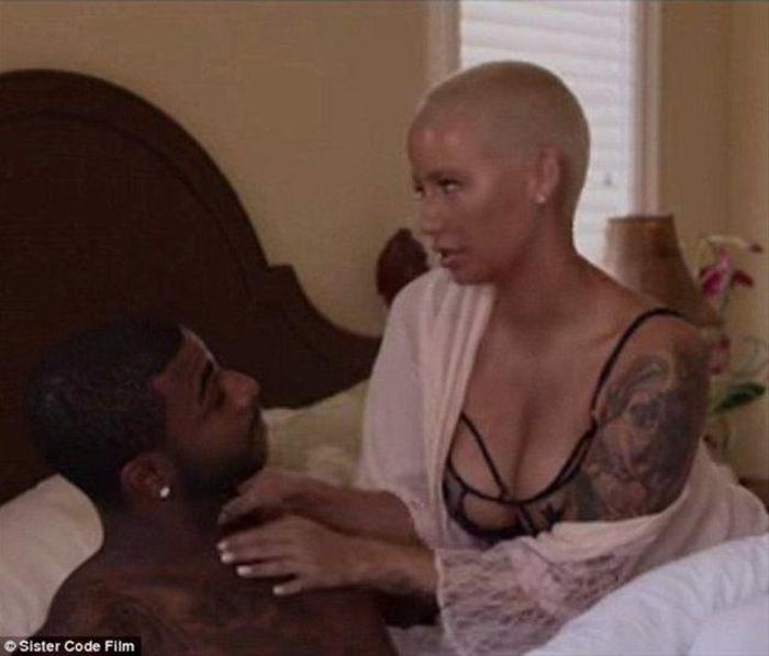 Amber Rose Instagramda olay yarattı