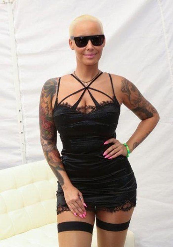 Amber Rose Instagramda olay yarattı
