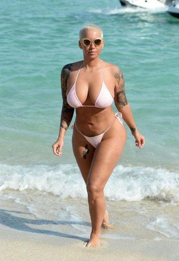 Amber Rose Instagramda olay yarattı