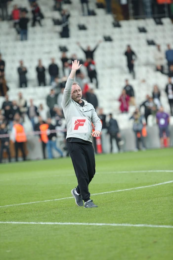 Vodafone Parkta Sergen Yalçın fırtınası Taraftar istedi, geri döndü