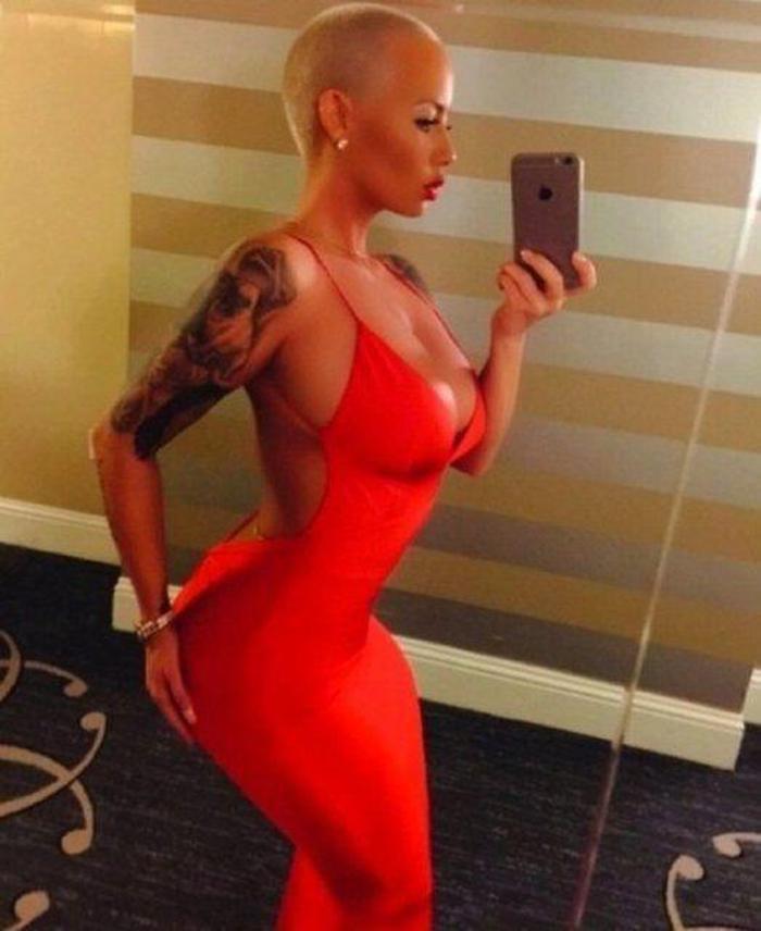 Amber Rose Instagramda olay yarattı