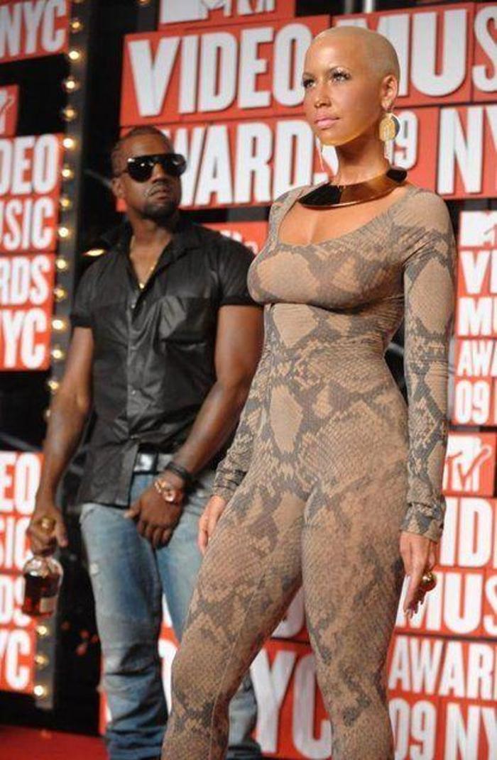 Amber Rose Instagramda olay yarattı