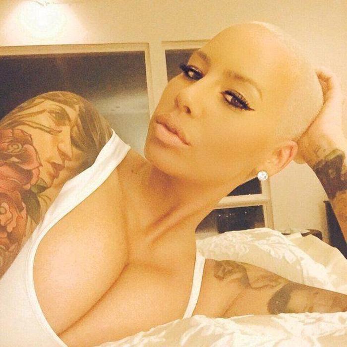 Amber Rose Instagramda olay yarattı
