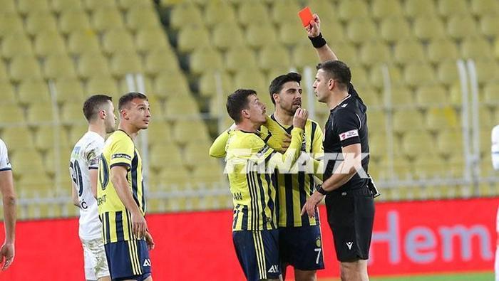 Aytaç Kara ile Luiz Gustavo kafa kafaya Fenerbahçe-Kasımpaşa maçına damga vuran an