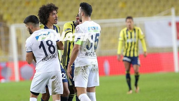 Aytaç Kara ile Luiz Gustavo kafa kafaya Fenerbahçe-Kasımpaşa maçına damga vuran an