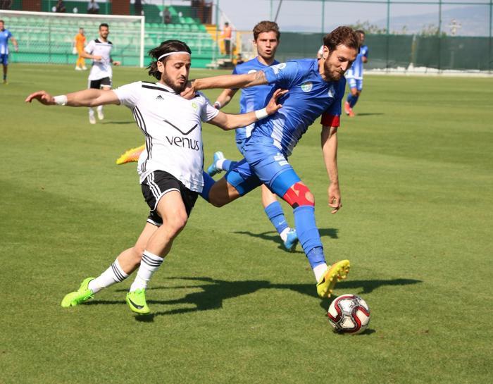 Manisa Büyükşehir Belediyespor-Tuzlaspor maçında saha karıştı