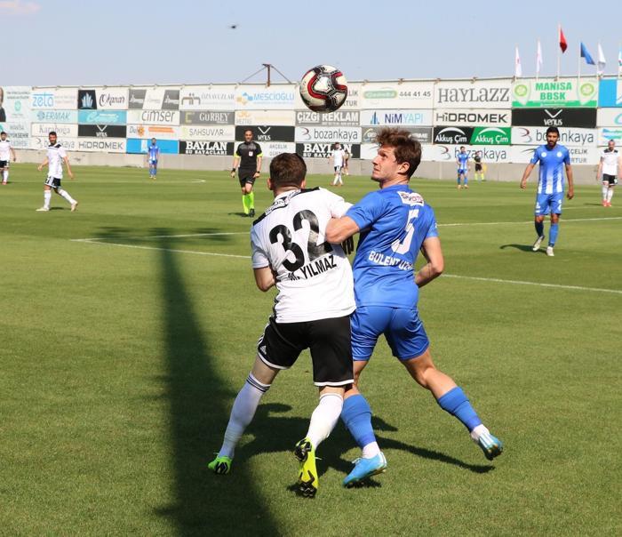 Manisa Büyükşehir Belediyespor-Tuzlaspor maçında saha karıştı