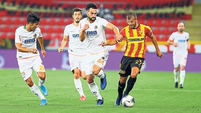 Beşiktaşta stoper için transfer operasyonu başladı
