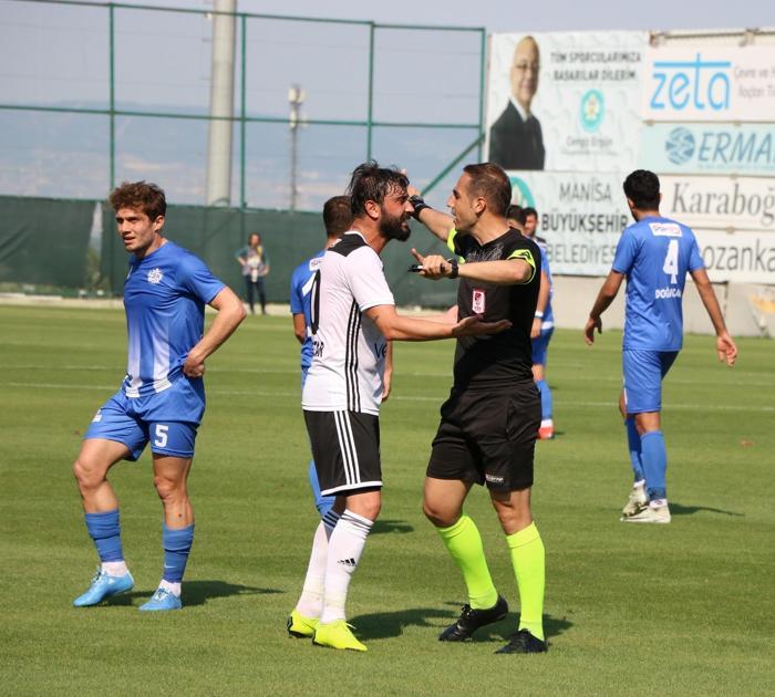 Manisa Büyükşehir Belediyespor-Tuzlaspor maçında saha karıştı