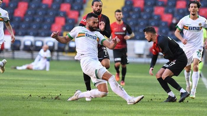 Beşiktaşta stoper için transfer operasyonu başladı