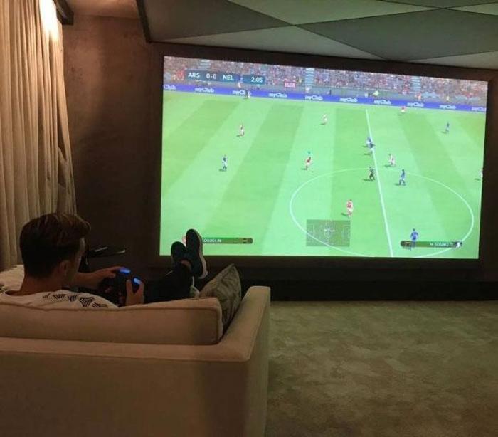 Mesut Özilin Londradaki evi görenleri büyülüyor