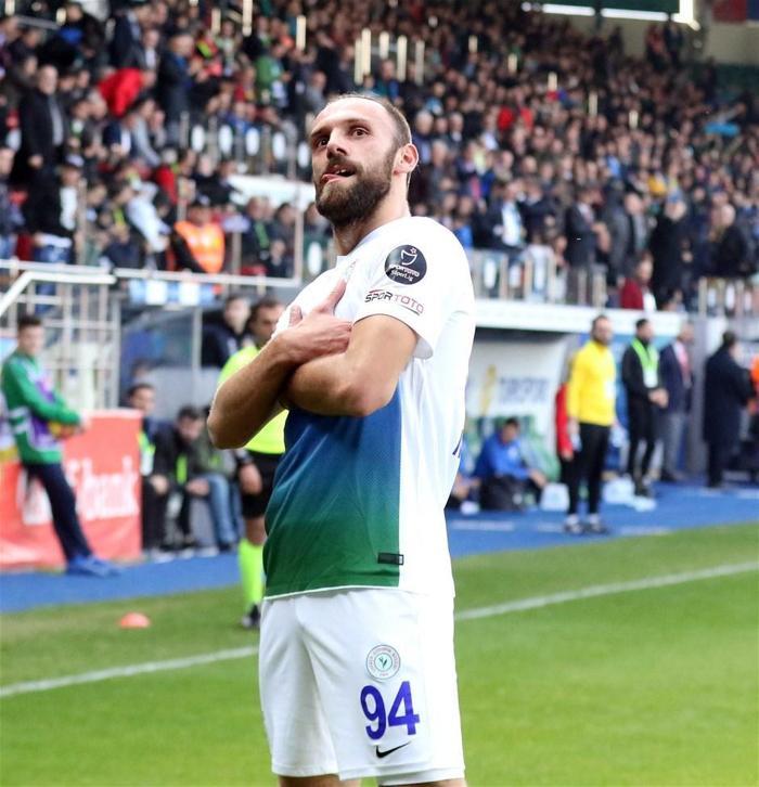Resmen açıkladı: Vedat Muriçi transfer etmek istiyoruz