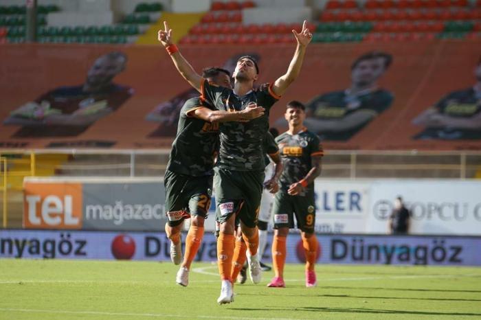 Son dakika transfer haberi Bakasetasın menajeri açıkladı Fenerbahçe - Galatasaray...