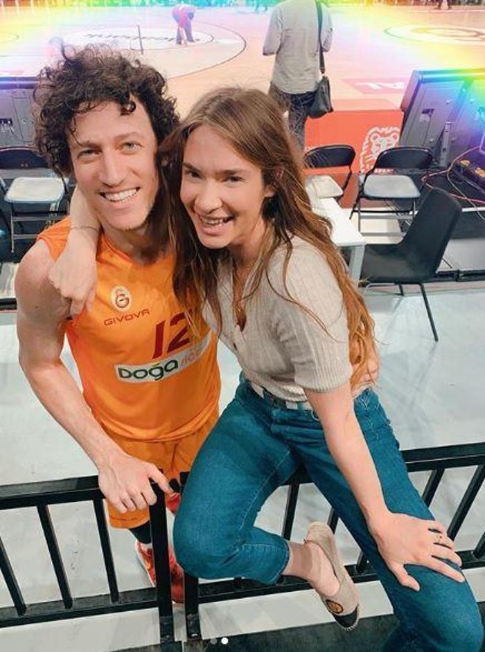 Galatasaraylı basketbolcu Caner Erdeniz ve oyuncu Müge Bozun romantik tatili