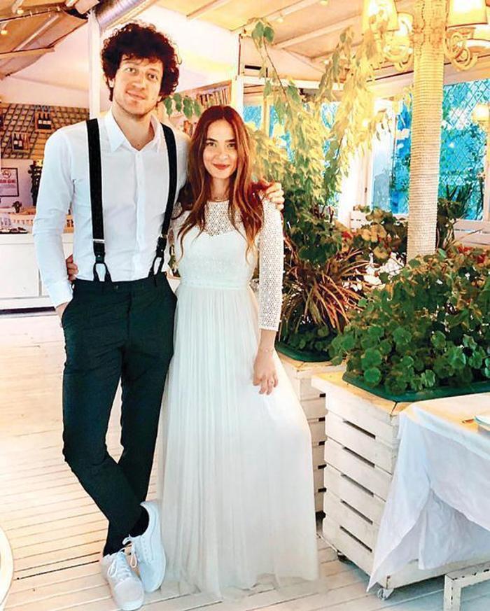 Galatasaraylı basketbolcu Caner Erdeniz ve oyuncu Müge Bozun romantik tatili