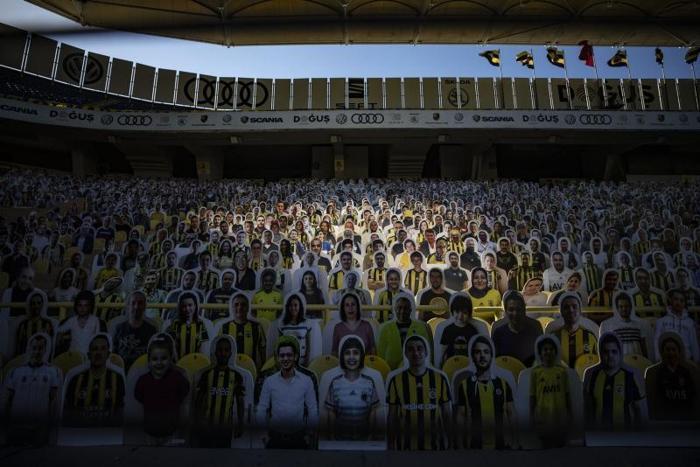 Fenerbahçe-Yeni Malatyaspor maçında dikkat çeken görüntü Hasan Ali Kaldırım ve Emre Belözoğlu...
