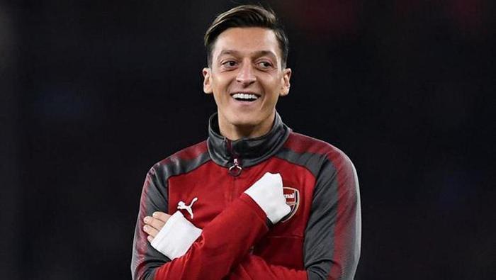 Son dakika Mesut Özil Fenerbahçeye transfer olmaya çok yakın
