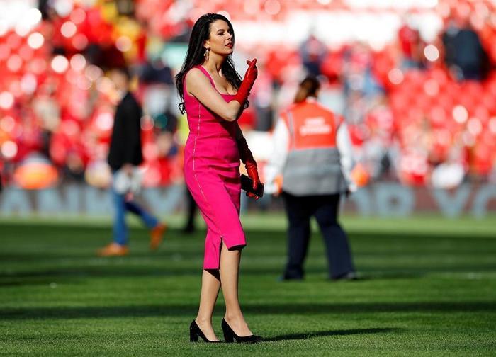Liverpool - Wolverhampton maçından sonra sahada renkli görüntüler