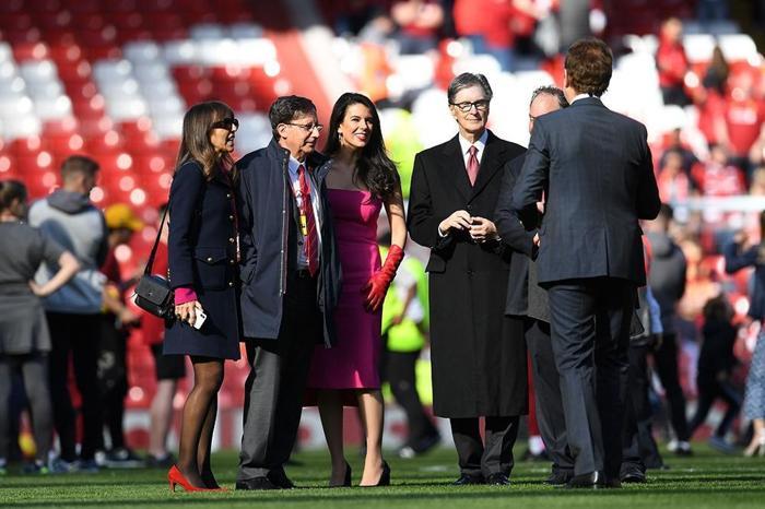 Liverpool - Wolverhampton maçından sonra sahada renkli görüntüler