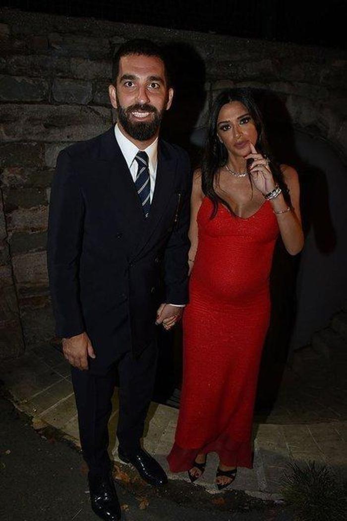 Arda Turan eşi Aslıhan Doğan şarkıcı Berkay kavgası sonrası ilk kez görüntülendi