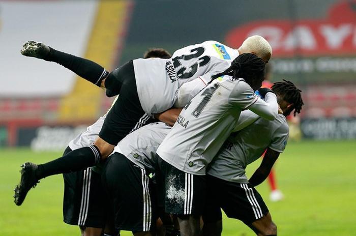 Beşiktaşın 81 haftalık dönüşümü Beşiktaş uzun aranın ardından yeniden lider