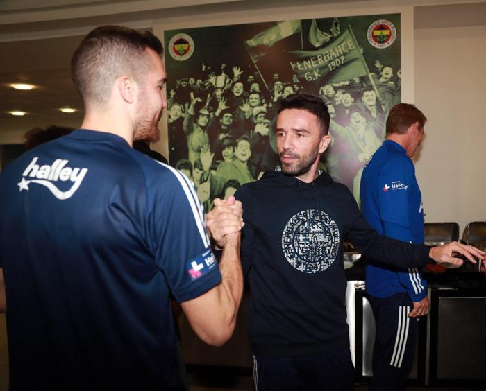 Fenerbahçede Gökhan Gönülün doğum günü kutlandı