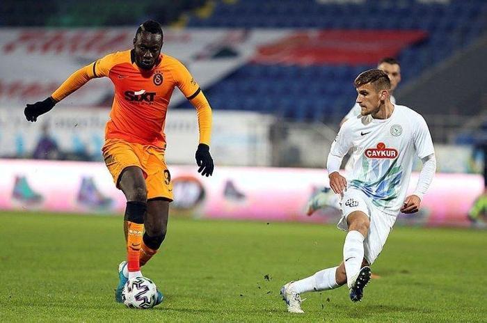 Galatasarayda son dakika Mbaye Diagneye 4 saat kala büyük şok